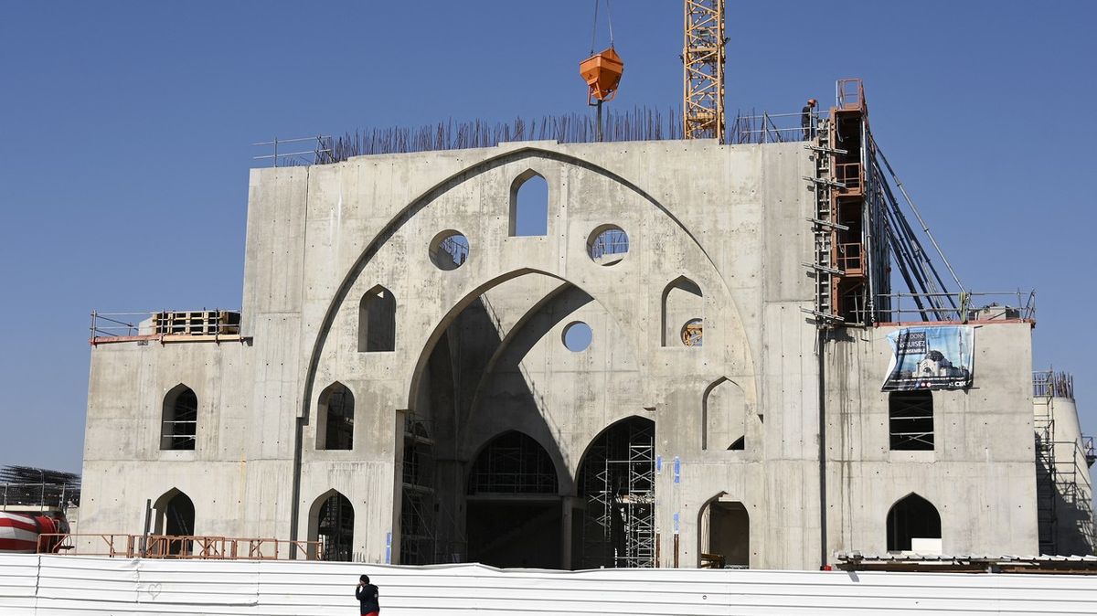 La construction d’une grande mosquée en Europe ébranle la politique française